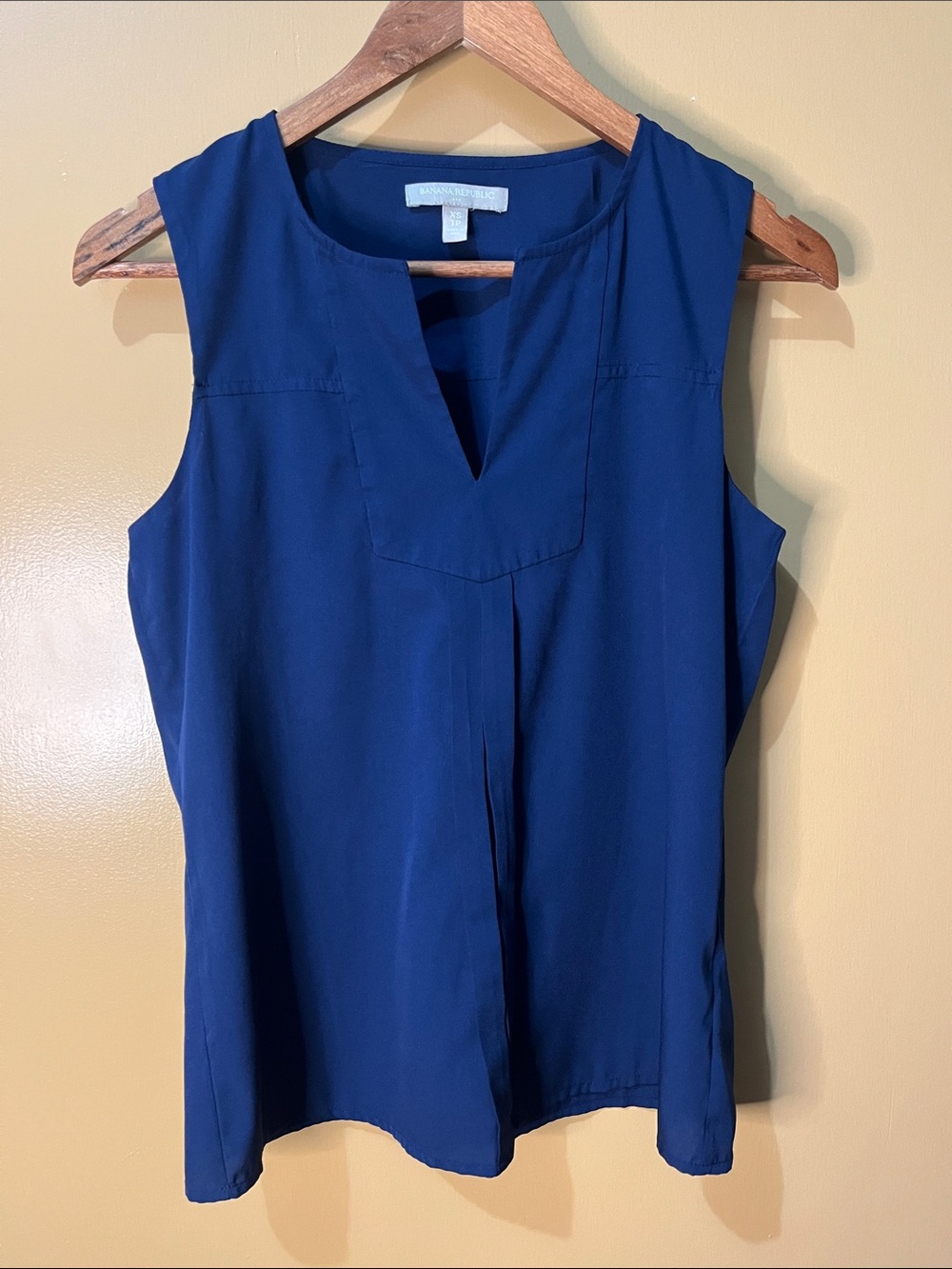 Ann Taylor Navy Sleeveless Notch-Neck Camisole | XS